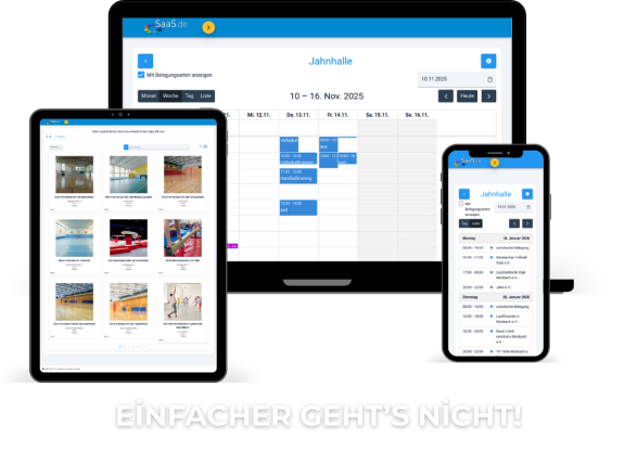 Ein heller Konferenzraum mit einem großen Bildschirm an der Wand, auf dem "RÄUME ZU VERMIETEN" steht, umgeben von einem runden Tisch mit Stühlen.