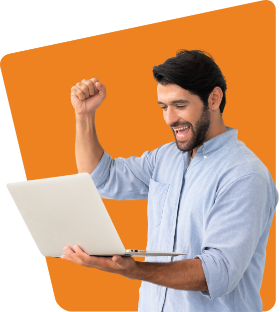 Zufriedener Nutzer mit Laptop